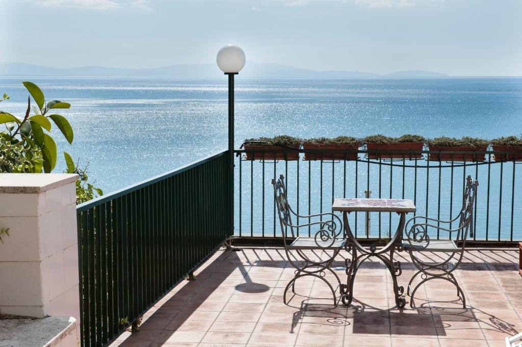 Hotel Bristol Vietri sul Mare Room photo